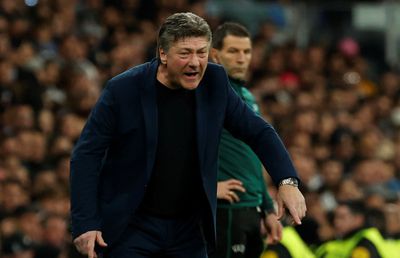 Și antrenorii se accidentează! A acuzat dureri musculare după ce s-a dus la margine să-și certe jucătorii