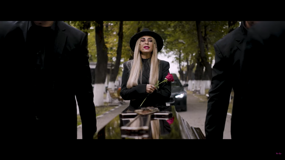 Video șocant cu Anamaria Prodan. Mesaj sumbru pentru „Soarele meu”, direct din cimitir: „Ți-am dat bani, ți-am luat mașină. Ți-am luat casă cu grădină”