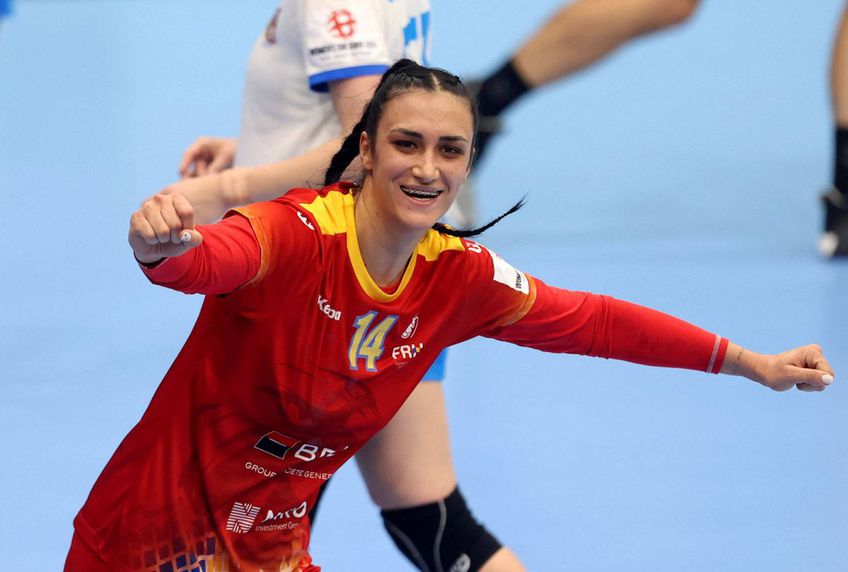 România a învins Cehia, scor 29-28, în primul meci al grupei B de la Campionatul European de handbal feminin. Bianca Bazaliu (27 de ani) speră să rămână la Debrecen cât mai mult timp. O declarație sinonimă cu accederea în faza grupelor principale.