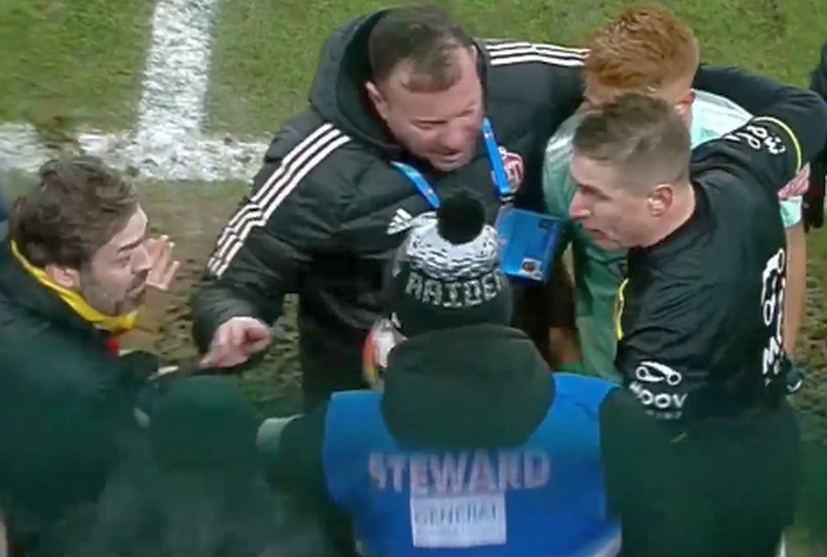 Scandal pe tunel, la pauza meciului Dinamo - Sepsi