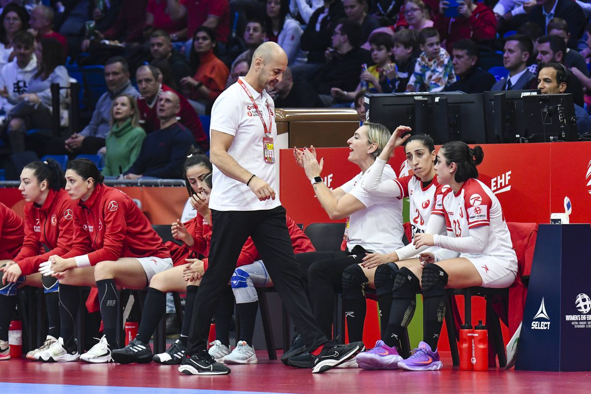 Costică Buceschi, protagonistul unui moment istoric la Campionatul European de handbal feminin