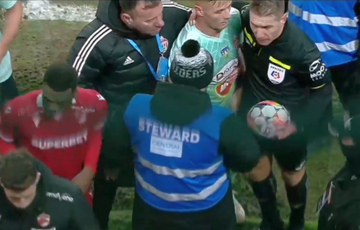 Scandal pe tunel, la pauza meciului Dinamo - Sepsi