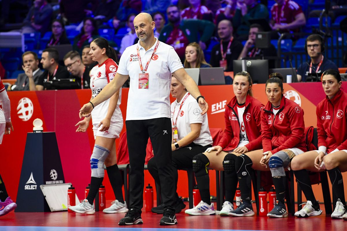 Costică Buceschi, protagonistul unui moment istoric la Campionatul European de handbal feminin
