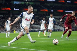 Ce scrie presa din Anglia despre Radu Drăgușin, înainte de Tottenham - Fulham