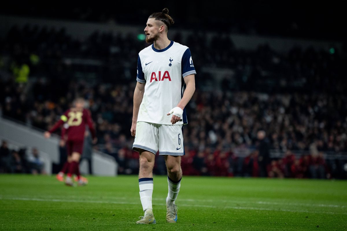 Ce scrie presa din Anglia despre Radu Drăgușin, înainte de Tottenham - Fulham