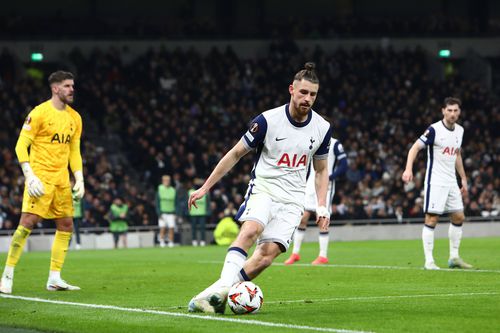 Radu Drăgușin, în Tottenham - Roma/ foto Imago Images