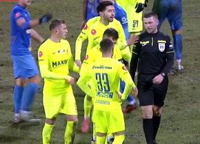Eliminare în ultimul minut în Superligă, după ce și-a pierdut cumpătul: „Știți cum e la noi...” + Un coleg a primit „roșu” pe tunel!