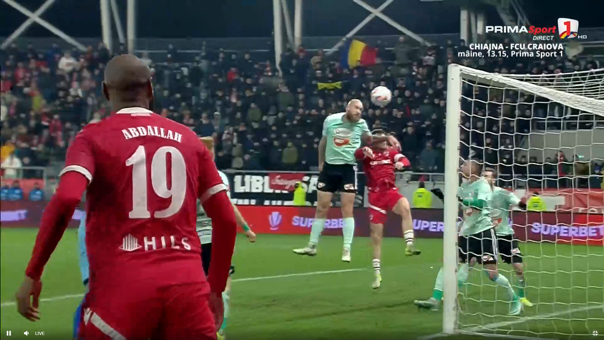 Autogol de necrezut în Dinamo - Sepsi. Cum a putut să lovească mingea!