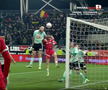 Autogol de necrezut în Dinamo - Sepsi. Cum a putut să lovească mingea!