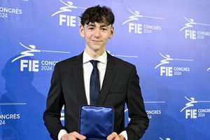 Juniorul Vlad Covaliu, premiat de Federația Internațională de Scrimă