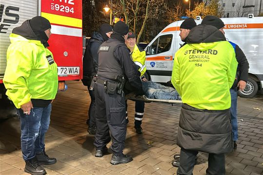 Un fan al lui Sepsi a căzut în cap la meciul cu Dinamo / foto: Andrei Furnigă (GSP)