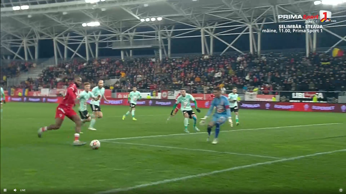 Autogol de necrezut în Dinamo - Sepsi. Cum a putut să lovească mingea!