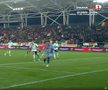 Autogol de necrezut în Dinamo - Sepsi. Cum a putut să lovească mingea!