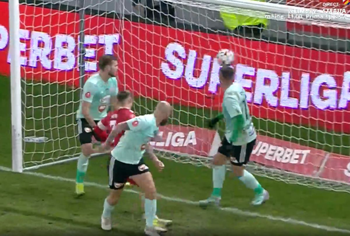 Autogol de necrezut în Dinamo - Sepsi. Cum a putut să lovească mingea!