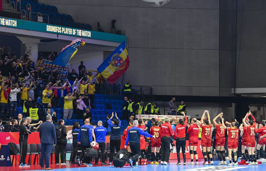 România a învins Cehia, scor 29-28, la debutul grupei B de la Campionatul European de handbal feminin. Presa maghiară a fost impresionată de numărul mare de fani „tricolori” prezenți la Debrecen.