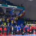 România a învins Cehia, scor 29-28, la debutul grupei B de la Campionatul European de handbal feminin. Presa maghiară a fost impresionată de numărul mare de fani „tricolori” prezenți la Debrecen.