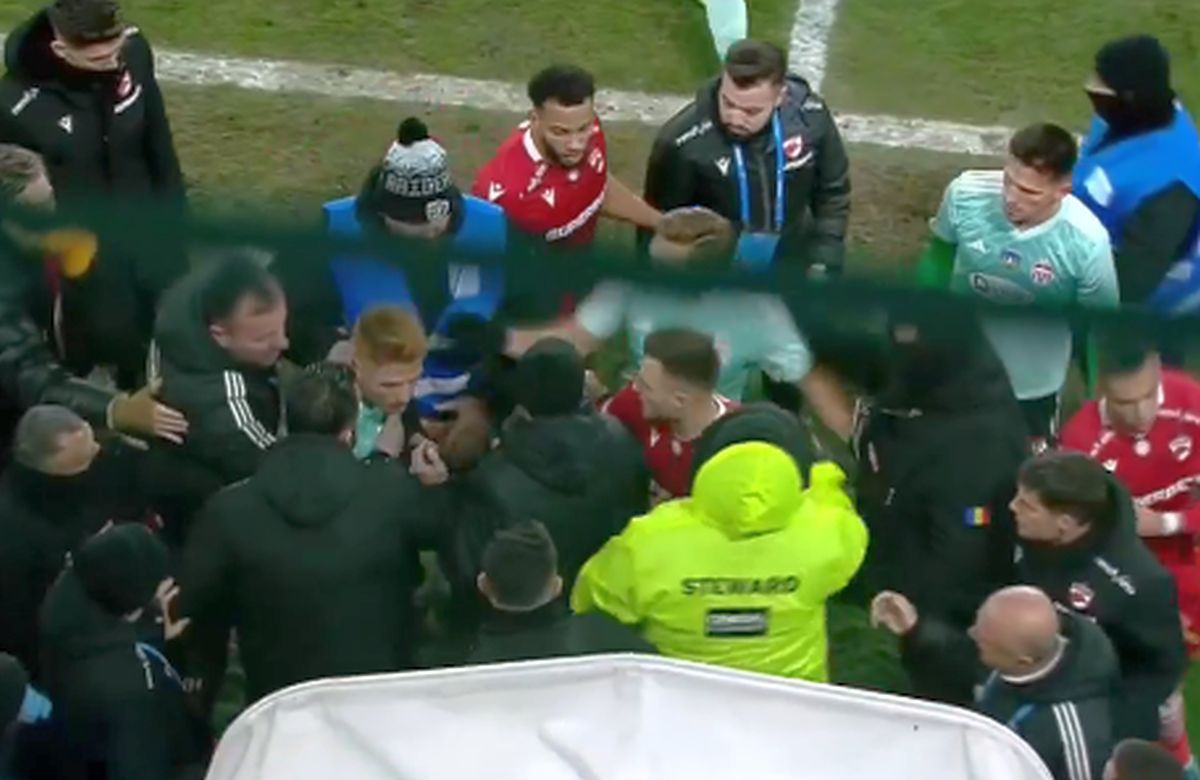 Scandal pe tunel, la pauza meciului Dinamo - Sepsi