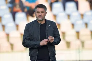 Liga 2, runda #15 » 6 meciuri se joacă acum: debut pentru Ovidiu Burcă și Claudiu Niculescu. Rezultate, marcatori și clasament în timp real