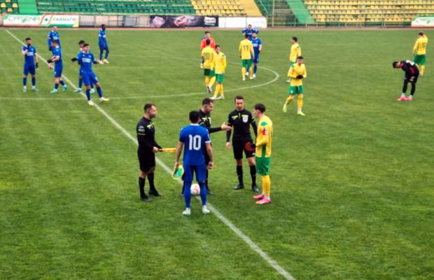 Culisele debandadei din Liga 2 » De ce au refuzat titularii să iasă astăzi pe teren și cum s-a ajuns la „carnagiul” de pe tabelă: „Atunci au luat decizia să nu joace”