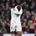 Kylian Mbappe și-a ascuns capul după ce a irosit șansa egalării pe Anfield Road / Foto: Imago