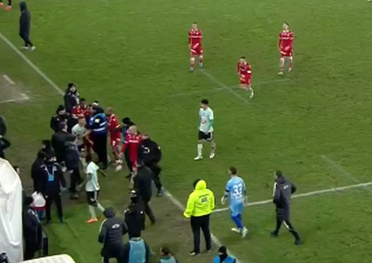 Scandal pe tunel, la pauza meciului Dinamo - Sepsi