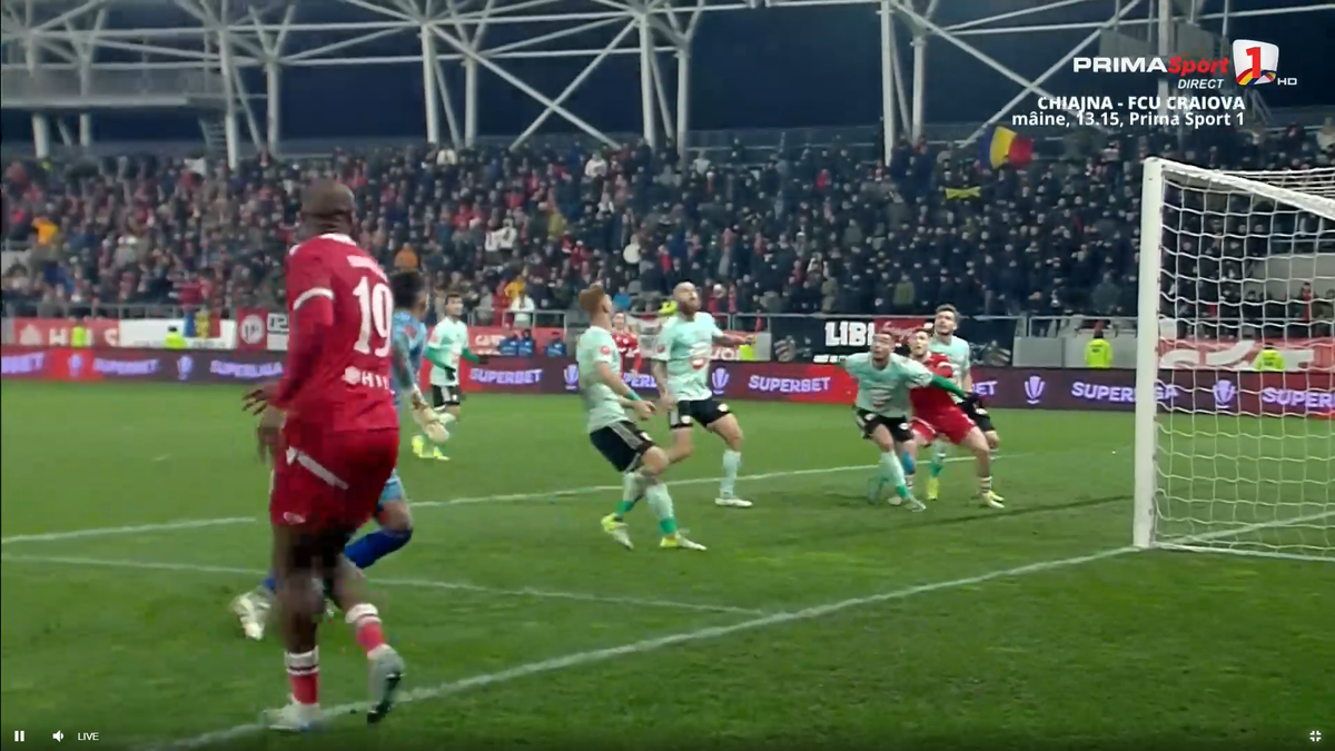Autogol de necrezut în Dinamo - Sepsi. Cum a putut să lovească mingea!