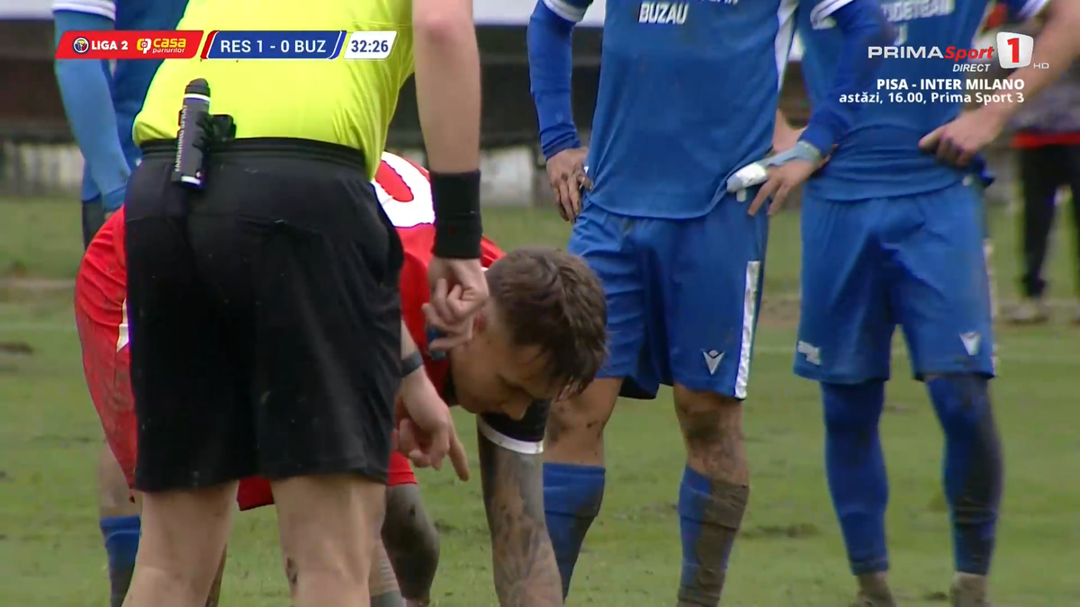 Mai rău ca la amatori » Încă un meci de Liga 2 jucat pe „câmp”: imagini SCANDALOASE