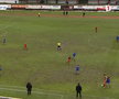 Mai rău ca la amatori » Încă un meci de Liga 2 jucat pe „câmp”: imagini SCANDALOASE