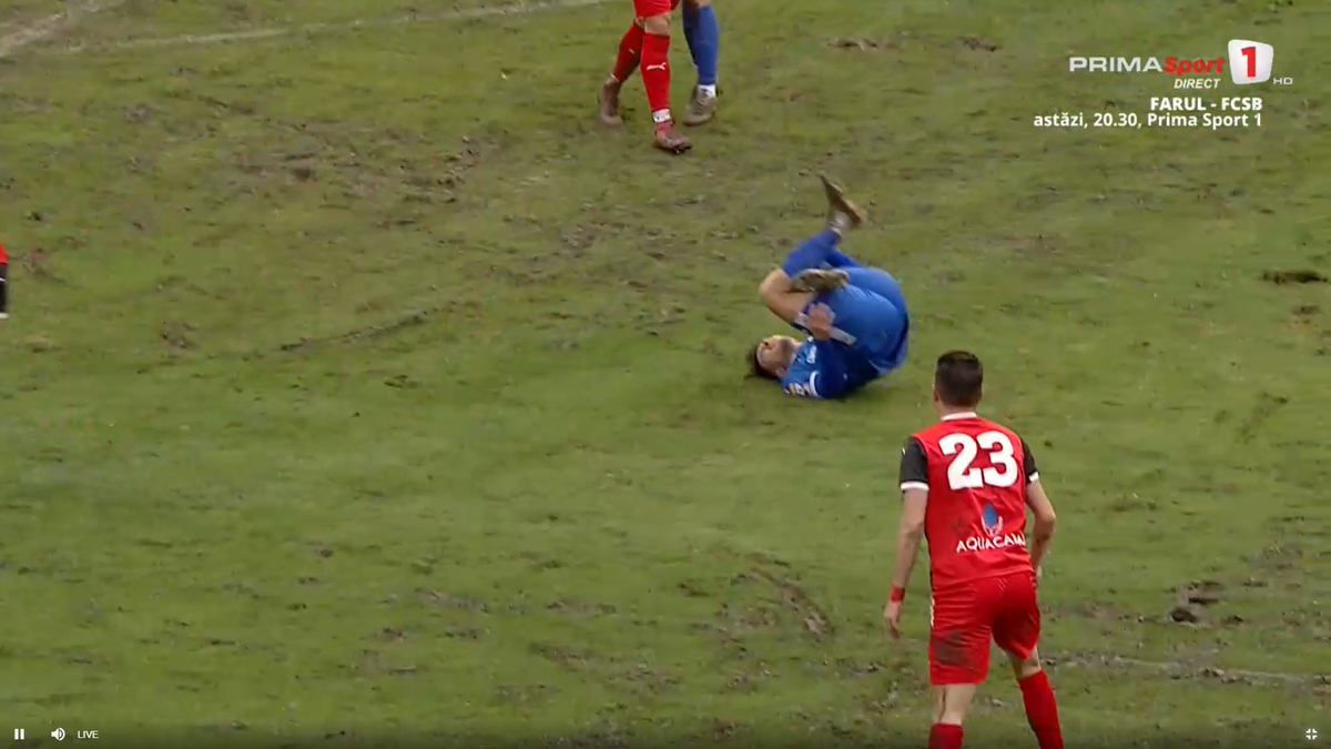 Mai rău ca la amatori » Încă un meci de Liga 2 jucat pe „câmp”: imagini SCANDALOASE