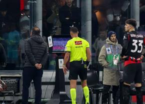 Verdictul oficial în scandalul penaltyului de la AC Milan - Lazio » Un arbitru suspendat, altul scapă cu mustrare!