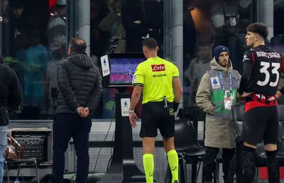 Verdictul oficial în scandalul penaltyului de la AC Milan - Lazio » Un arbitru suspendat, altul scapă cu mustrare!