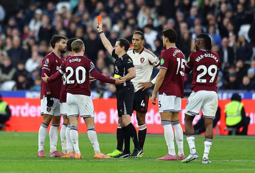 Lucas Paqueta a primit două cartonașe galbene în decurs de 20 de secunde în West Ham - Liverpool / Foto: Imago Images