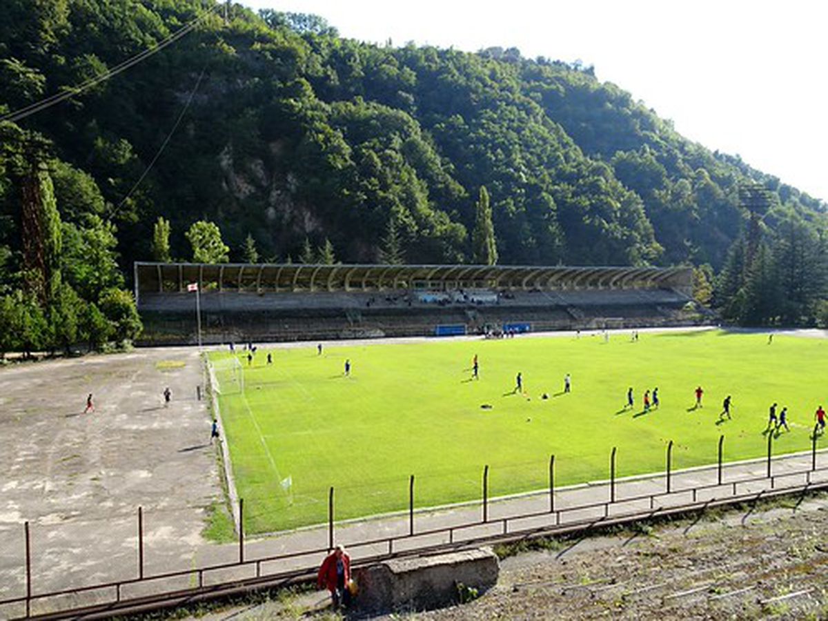 „Apocalipsa lumii fotbalului” » S-au speriat când au intrat pe cel mai terifiant stadion din lume. Încă se joacă meciuri aici