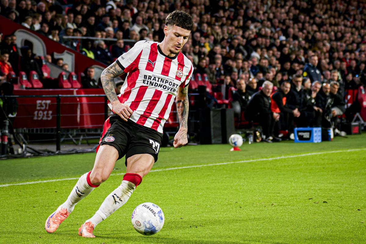 Dennis Man, titular în PSV - Volendam