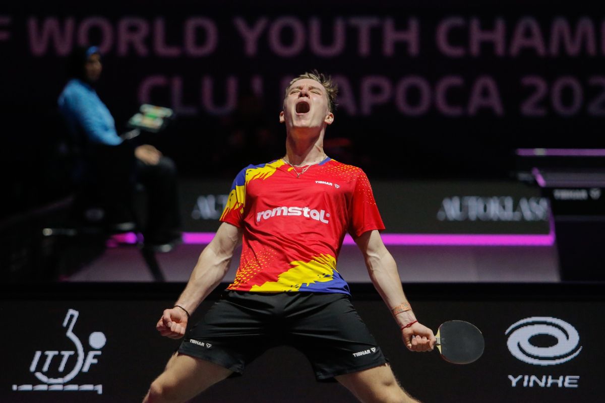 Încurajat de fosta gimnastă Larisa Iordache, Iulian Chiriță a impresionat la Mondialul U19: „M-a ajutat mult în cariera de jucător”