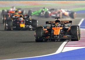 Max Verstappen câștigă în Qatar și duce lupta la titlu în ULTIMA etapă! Mutarea care i-a dat mat lui McLaren