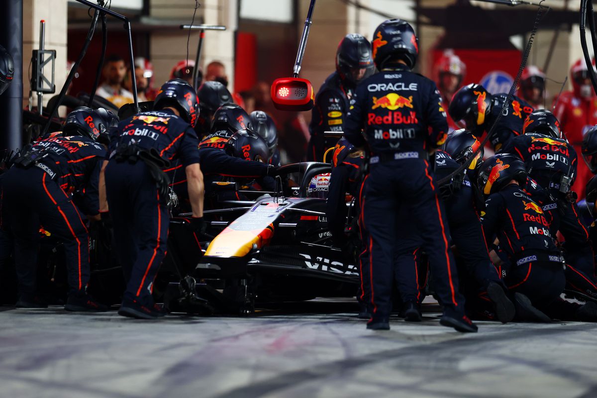 Max Verstappen câștigă în Qatar și duce lupta la titlu în ULTIMA etapă! Mutarea care i-a dat mat lui McLaren