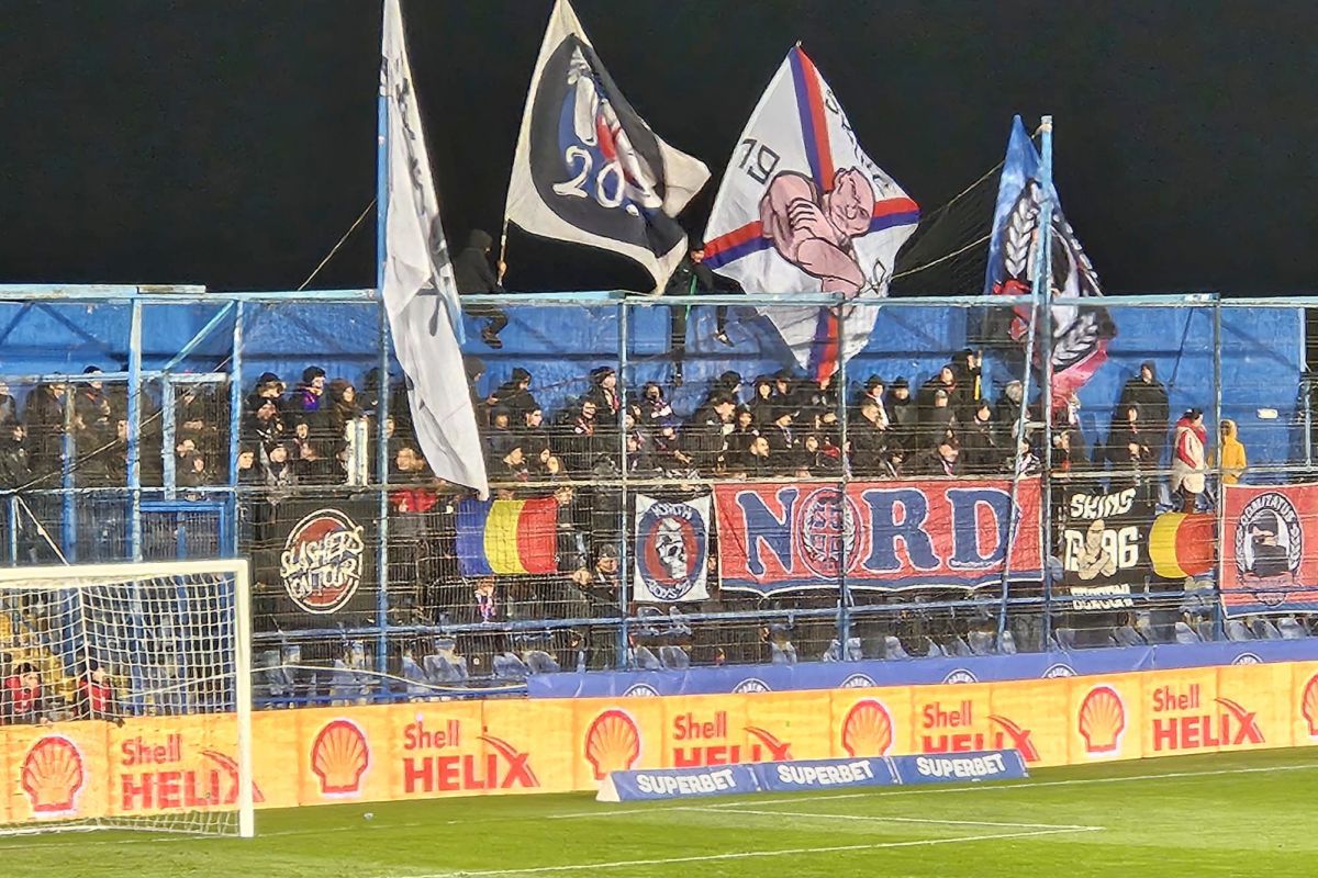 Incredibil cum au reușit ultrașii FCSB să bage un banner la meciul cu Farul: „Lasă-i... decât să rupă scaunele”