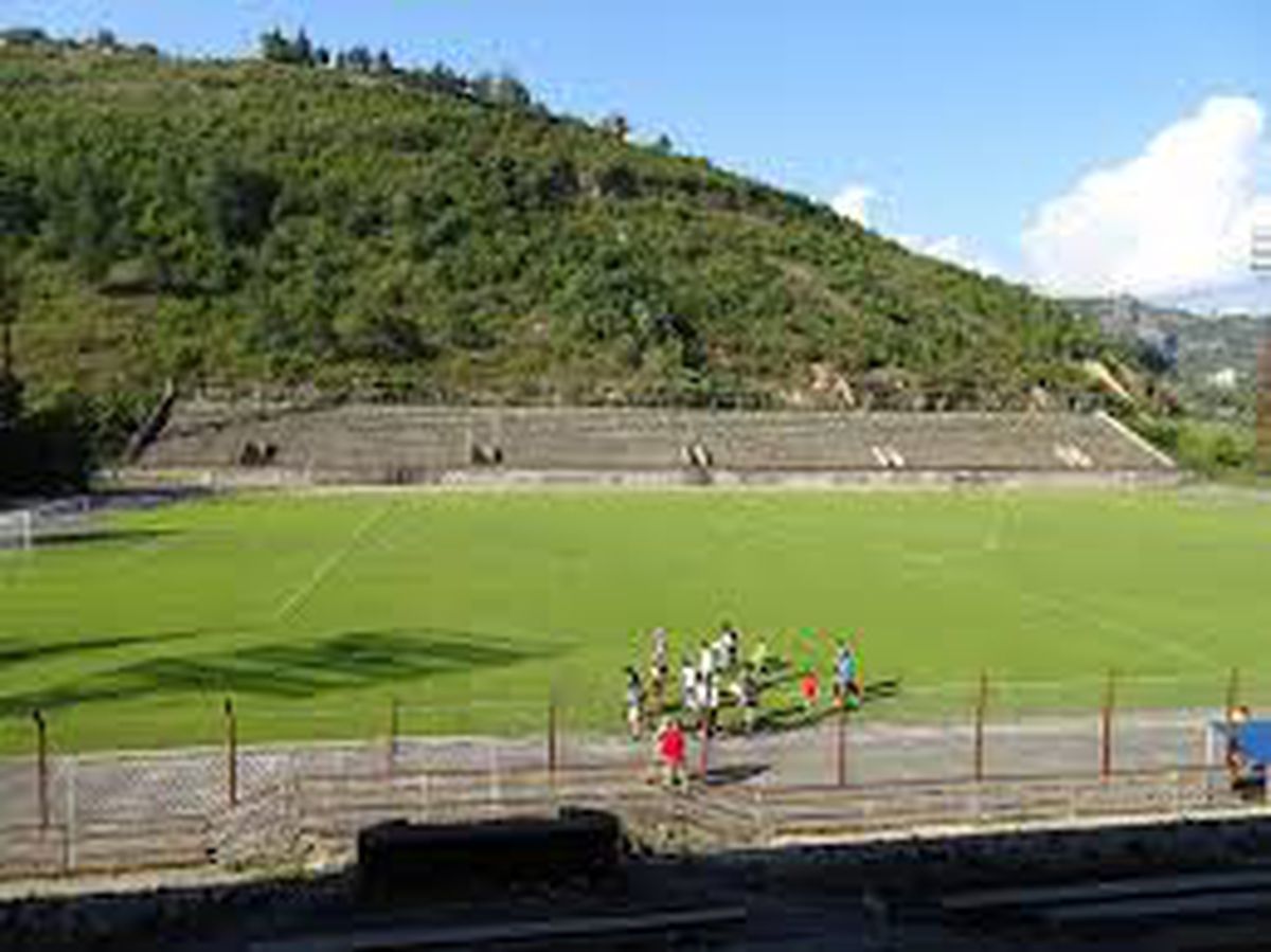 „Apocalipsa lumii fotbalului” » S-au speriat când au intrat pe cel mai terifiant stadion din lume. Încă se joacă meciuri aici