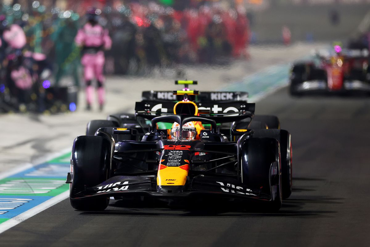 Max Verstappen câștigă în Qatar și duce lupta la titlu în ULTIMA etapă! Mutarea care i-a dat mat lui McLaren