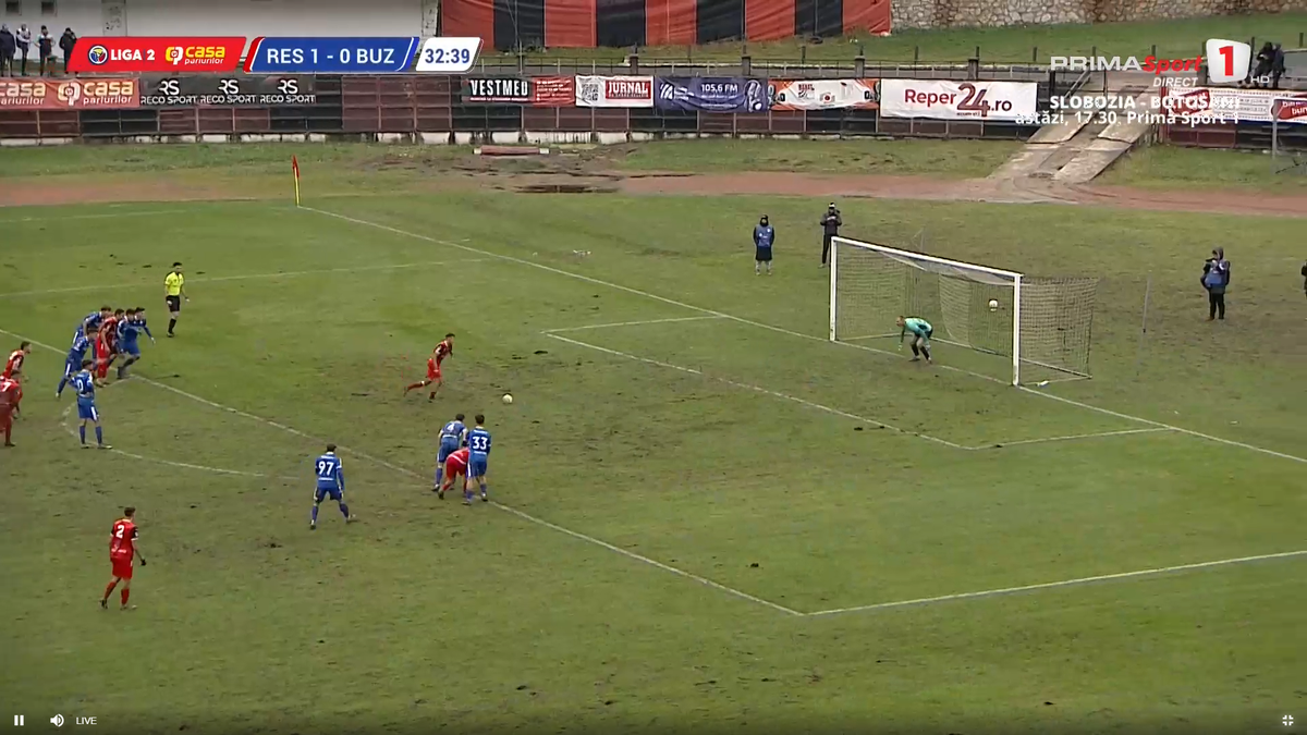 Mai rău ca la amatori » Încă un meci de Liga 2 jucat pe „câmp”: imagini SCANDALOASE