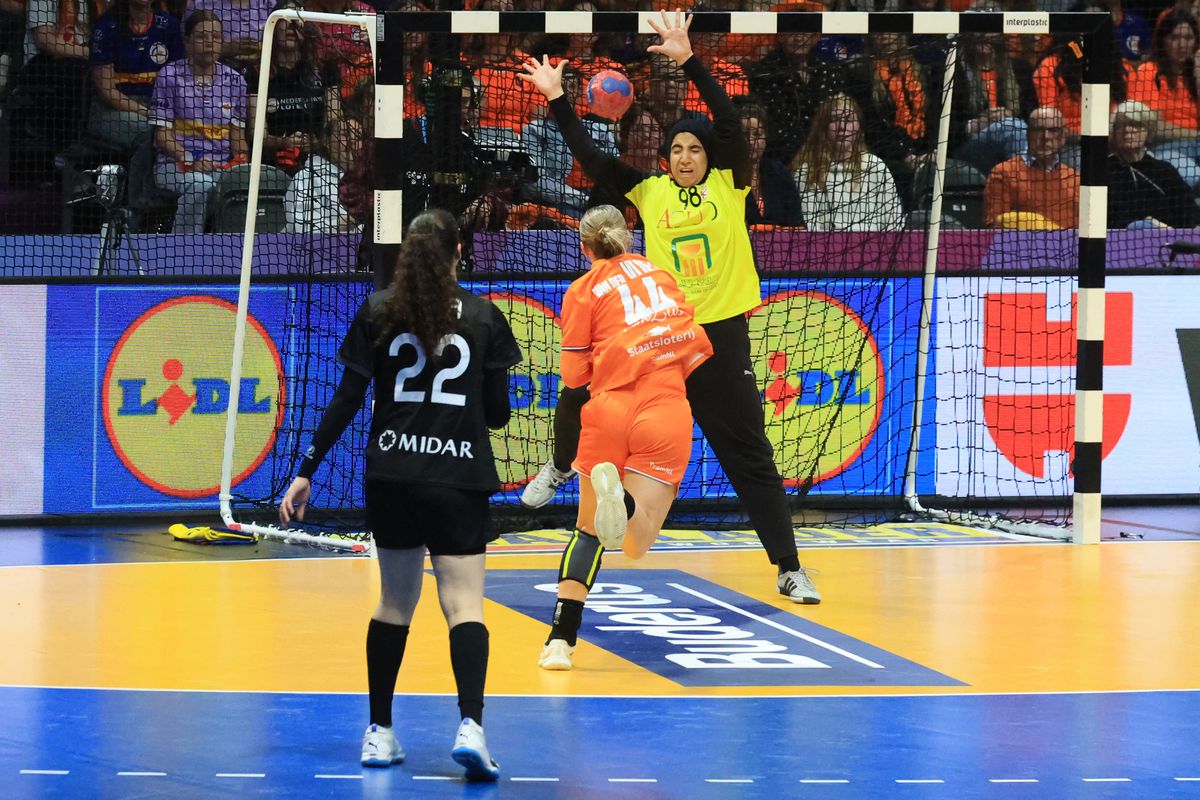 Tradiție de 1 Decembrie! Am întrebat 100 de olandezi: „Primul nume de sportiv din ROMÂNIA care vă trece prin minte?” » Două legende sunt la egalitate pe locul 1: surprize mari în top