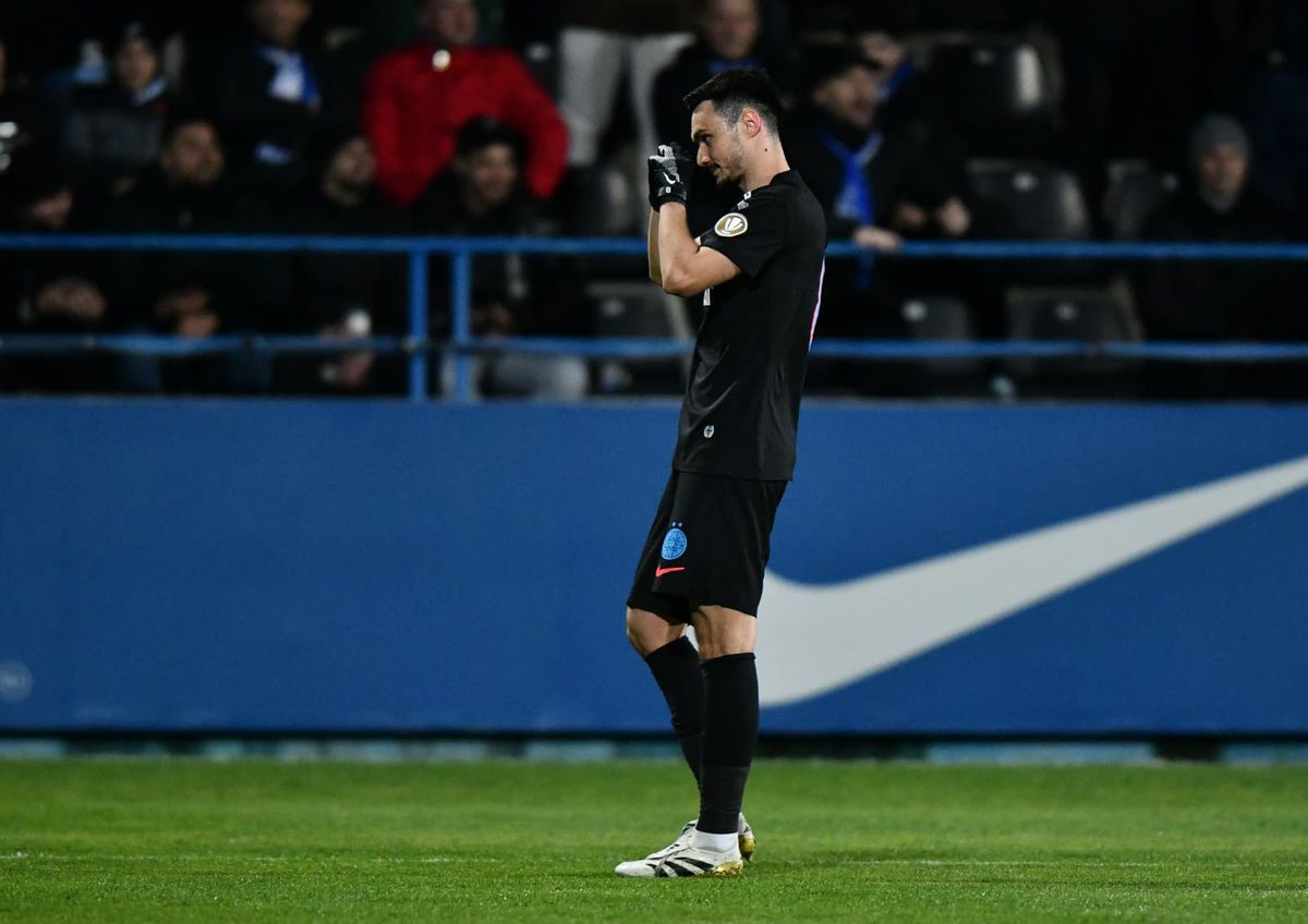 Erori în lanț » David Miculescu a înscris în Farul - FCSB după o fază încâlcită