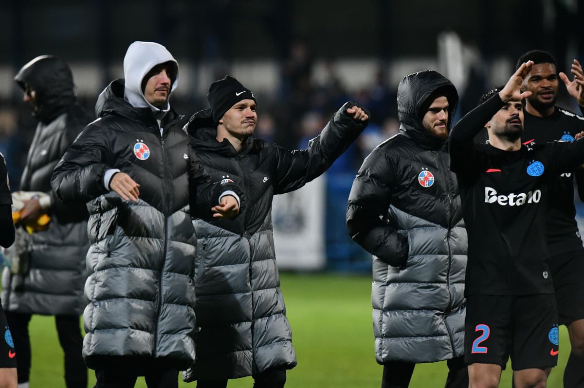Ce s-a întâmplat pe gazon, imediat după Farul - FCSB » Jucătorii campioanei au sărbătorit cu manele în vestiar