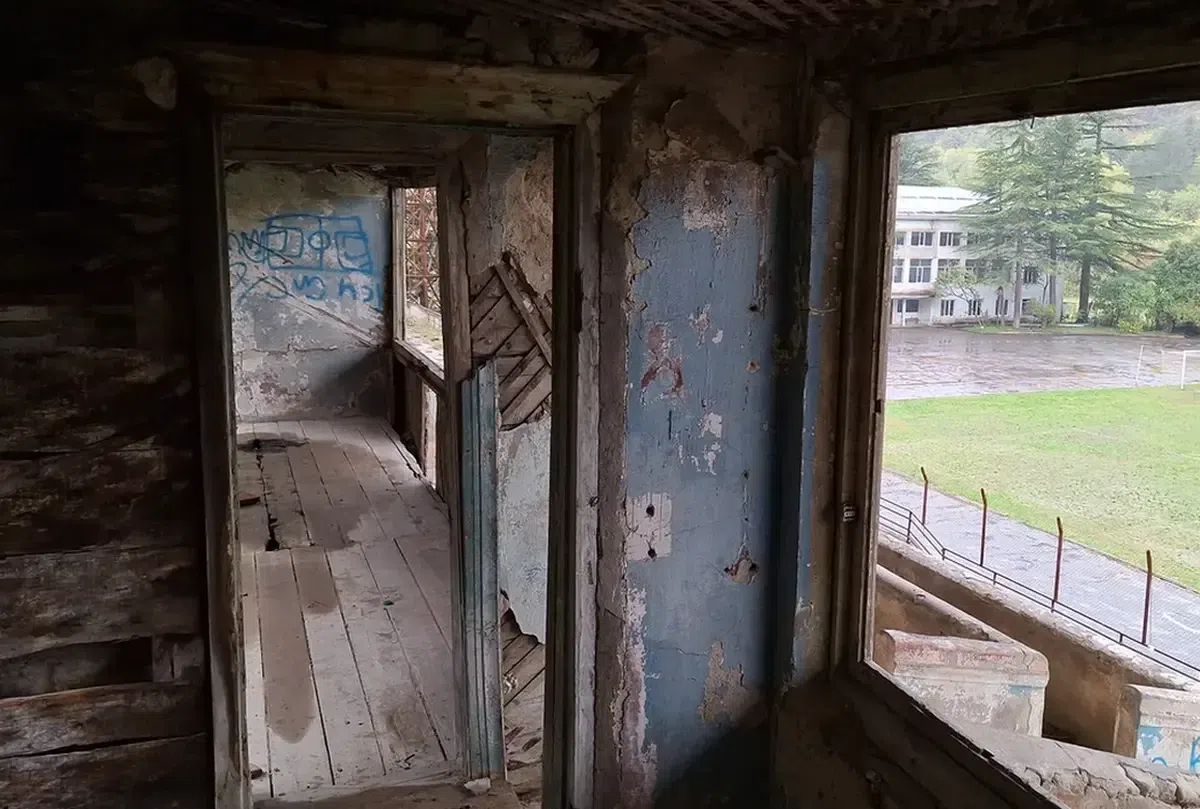 „Apocalipsa lumii fotbalului” » S-au speriat când au intrat pe cel mai terifiant stadion din lume. Încă se joacă meciuri aici