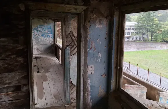 „Apocalipsa lumii fotbalului” » S-au speriat când au intrat pe cel mai terifiant stadion din lume. Încă se joacă meciuri aici