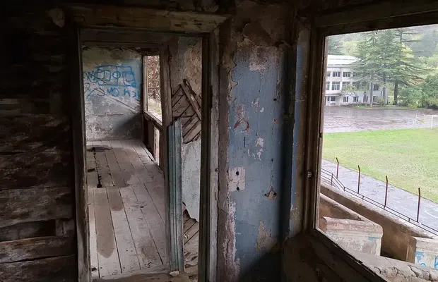 „Apocalipsa lumii fotbalului” » S-au speriat când au intrat pe cel mai terifiant stadion din lume. Încă se joacă meciuri aici