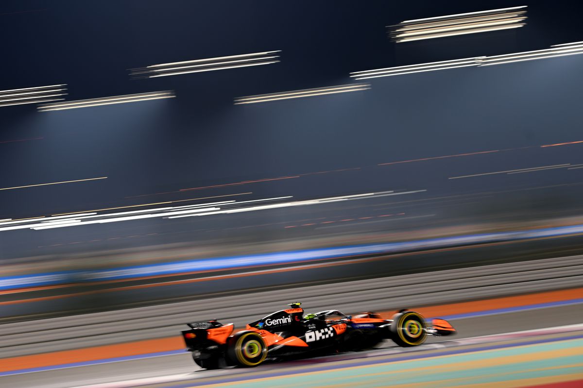 Max Verstappen câștigă în Qatar și duce lupta la titlu în ULTIMA etapă! Mutarea care i-a dat mat lui McLaren