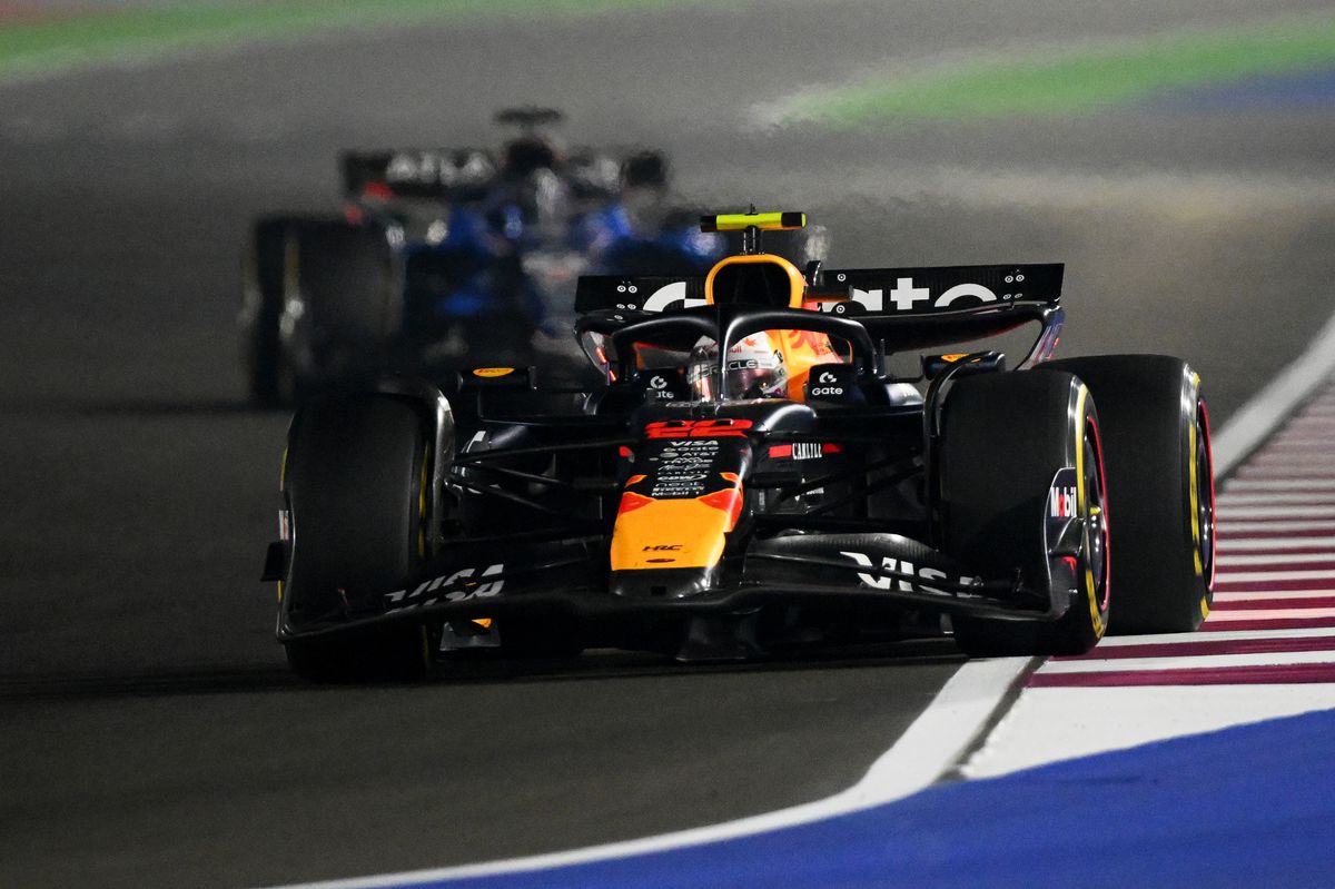Max Verstappen câștigă în Qatar și duce lupta la titlu în ULTIMA etapă! Mutarea care i-a dat mat lui McLaren