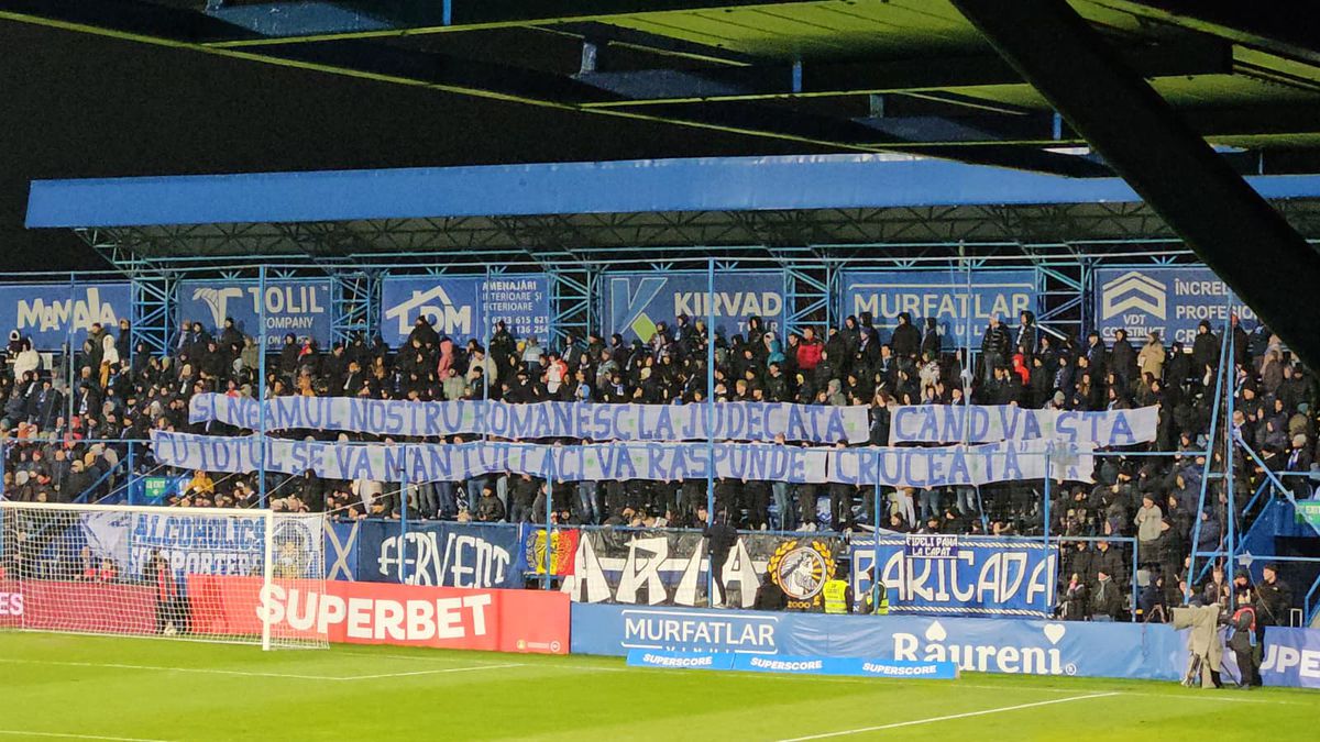 Incredibil cum au reușit ultrașii FCSB să bage un banner la meciul cu Farul: „Lasă-i... decât să rupă scaunele”